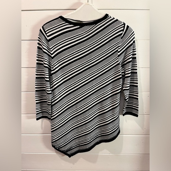 🖤 89TH & MADISON – Black & White Striped Asymmetrical Knit Top – Size m - Picture 5 of 7